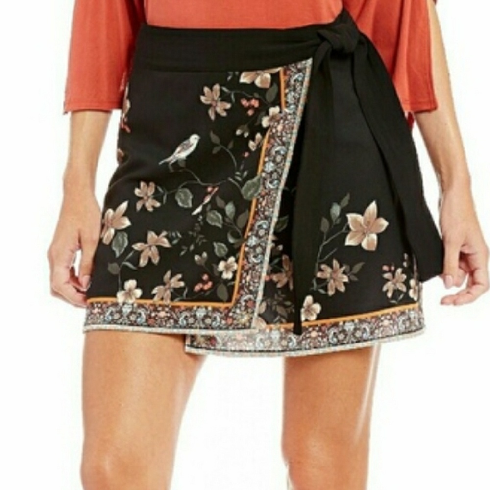 Gianni Bini Skirt w Short Under Large Skort Wrap
